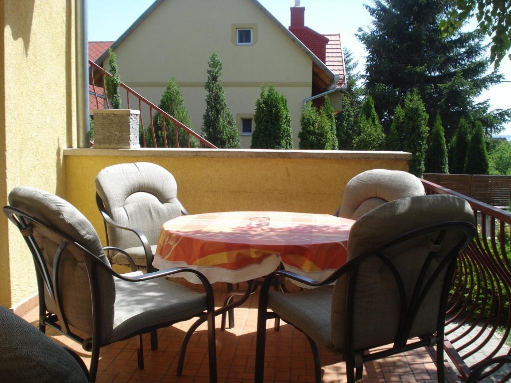 Laura-Haus Apartment Vonyarcvashegy Exterior photo